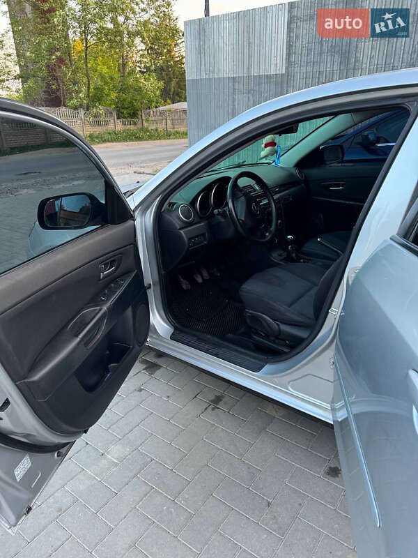 Хэтчбек Mazda 3 2004 в Шаргороде