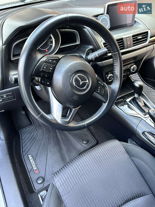 Седан Mazda 3 2014 в Днепре