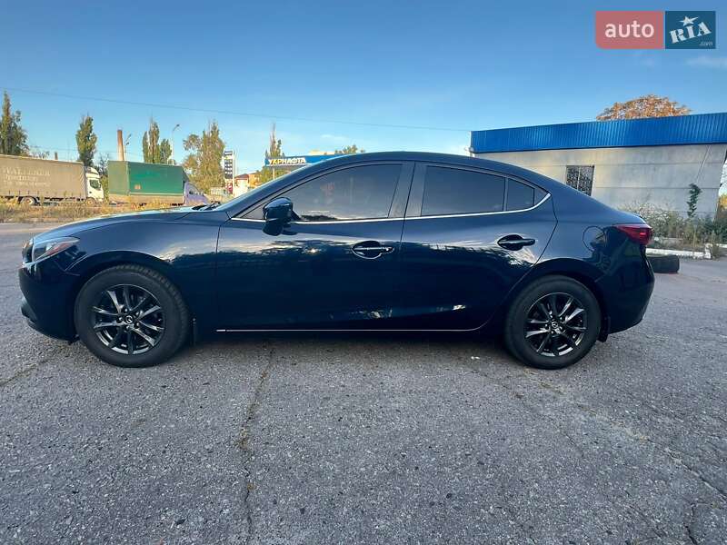 Седан Mazda 3 2015 в Кременчуге