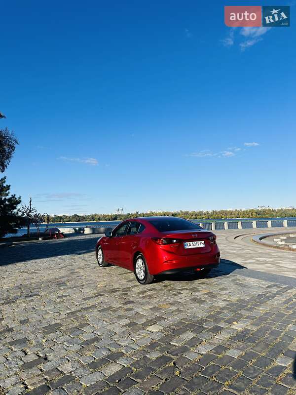 Седан Mazda 3 2016 в Киеве