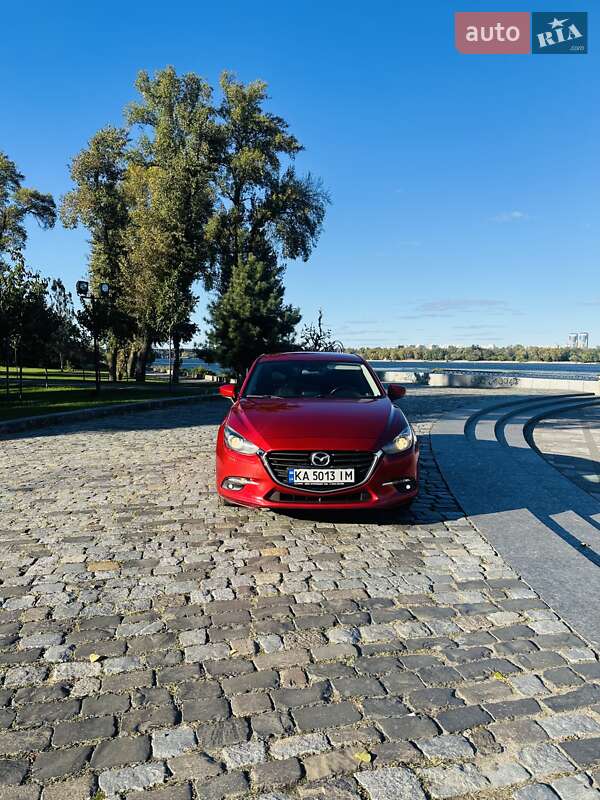 Седан Mazda 3 2016 в Киеве