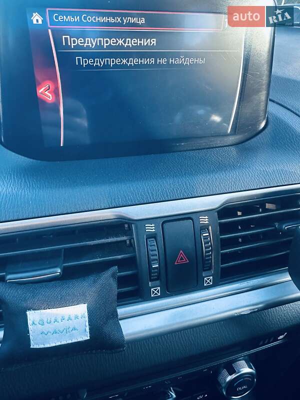 Седан Mazda 3 2016 в Киеве