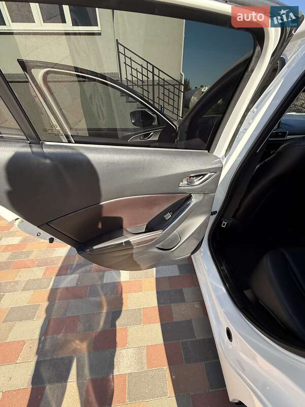 Хэтчбек Mazda 3 2016 в Киеве