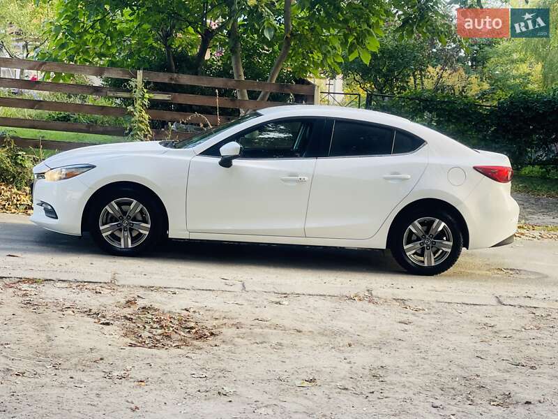 Седан Mazda 3 2017 в Киеве