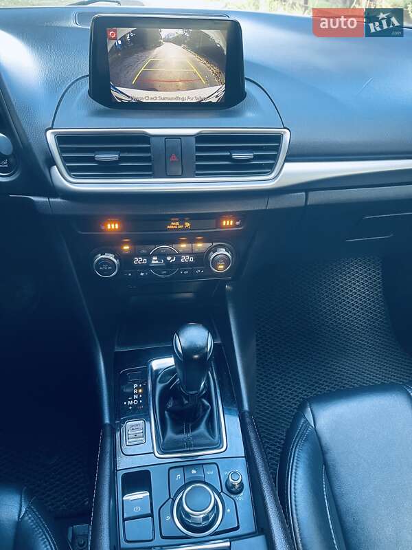 Седан Mazda 3 2017 в Киеве