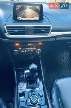 Седан Mazda 3 2017 в 
