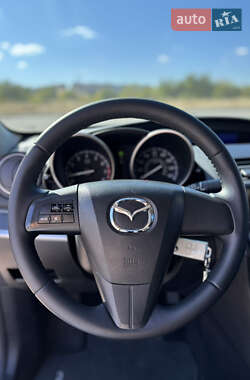 Седан Mazda 3 2011 в 