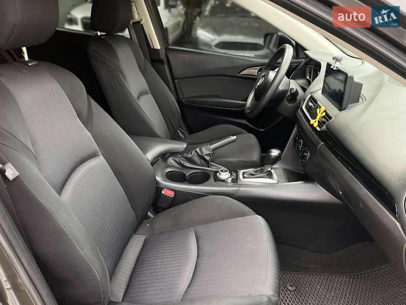 Седан Mazda 3 2013 в Днепре