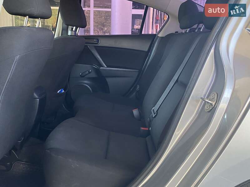 Седан Mazda 3 2010 в Николаеве