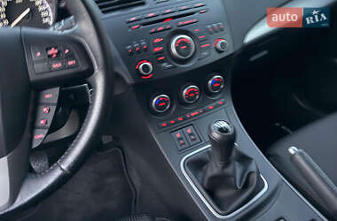 Хэтчбек Mazda 3 2013 в 