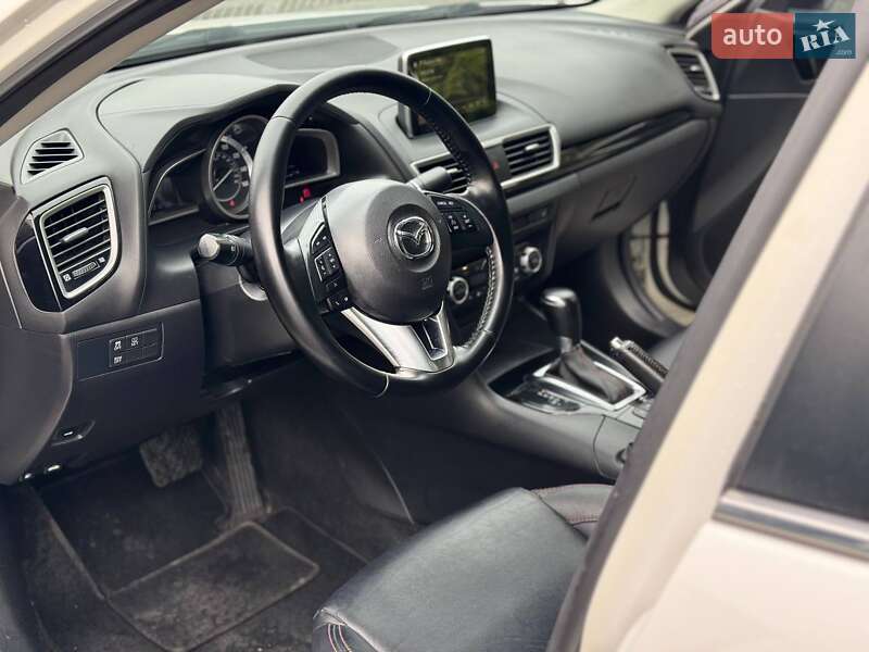 Седан Mazda 3 2015 в Киеве