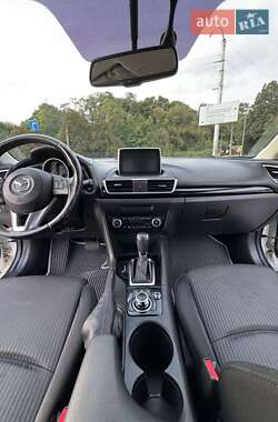 Седан Mazda 3 2016 в Чернигове