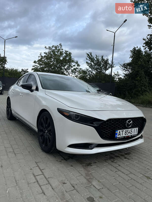 Седан Mazda 3 2022 в Ивано-Франковске