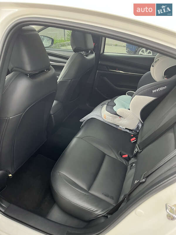 Седан Mazda 3 2022 в Ивано-Франковске