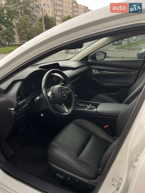 Седан Mazda 3 2022 в Ивано-Франковске