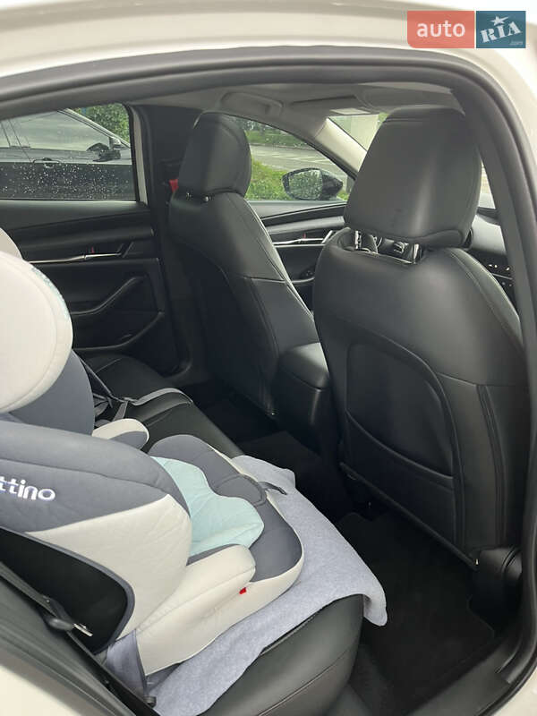 Седан Mazda 3 2022 в Ивано-Франковске