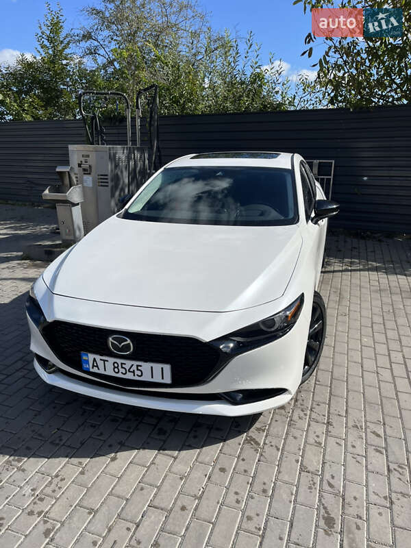 Седан Mazda 3 2022 в Ивано-Франковске