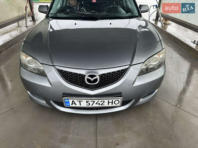 Седан Mazda 3 2004 в Коломые