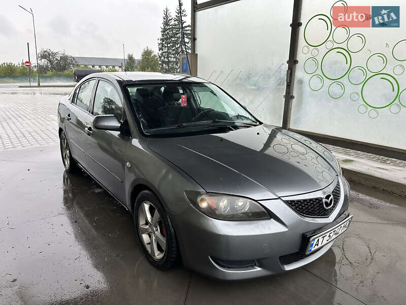 Седан Mazda 3 2004 в 