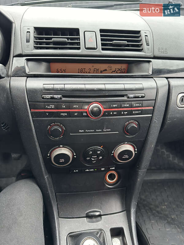 Седан Mazda 3 2004 в Коломые