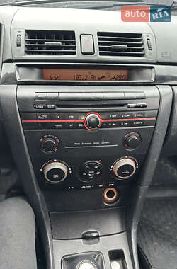 Седан Mazda 3 2004 в 