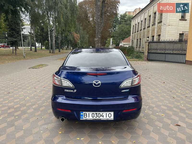 Седан Mazda 3 2012 в Лубнах
