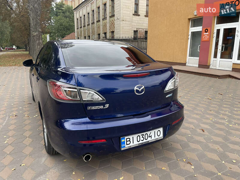 Седан Mazda 3 2012 в Лубнах