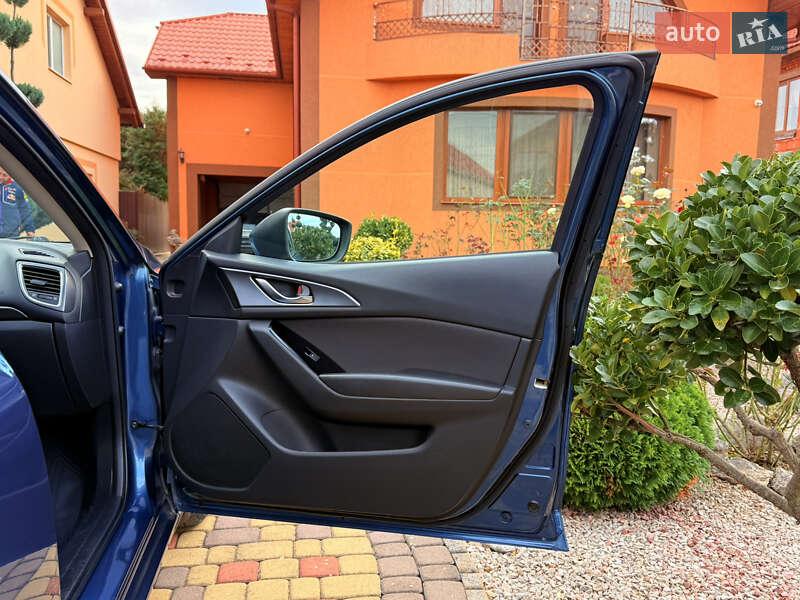 Хэтчбек Mazda 3 2018 в Мукачево