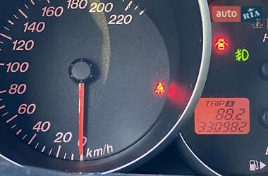 Седан Mazda 3 2004 в 