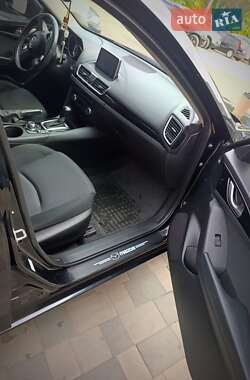 Хэтчбек Mazda 3 2015 в 