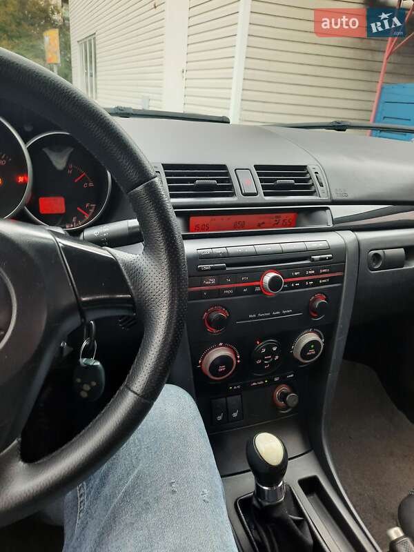 Седан Mazda 3 2004 в Черновцах