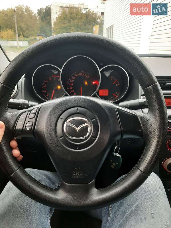 Седан Mazda 3 2004 в Черновцах