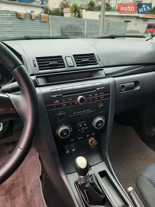 Седан Mazda 3 2004 в Черновцах