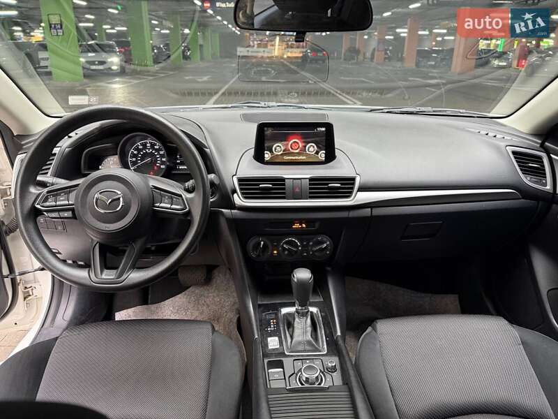 Седан Mazda 3 2017 в Киеве