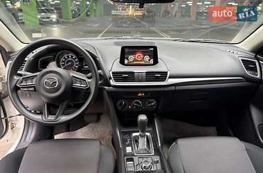 Седан Mazda 3 2017 в 