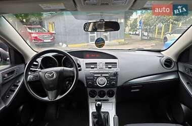 Седан Mazda 3 2011 в 