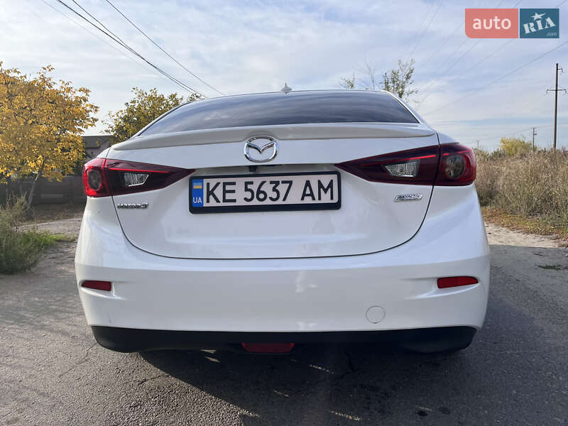 Седан Mazda 3 2017 в Днепре