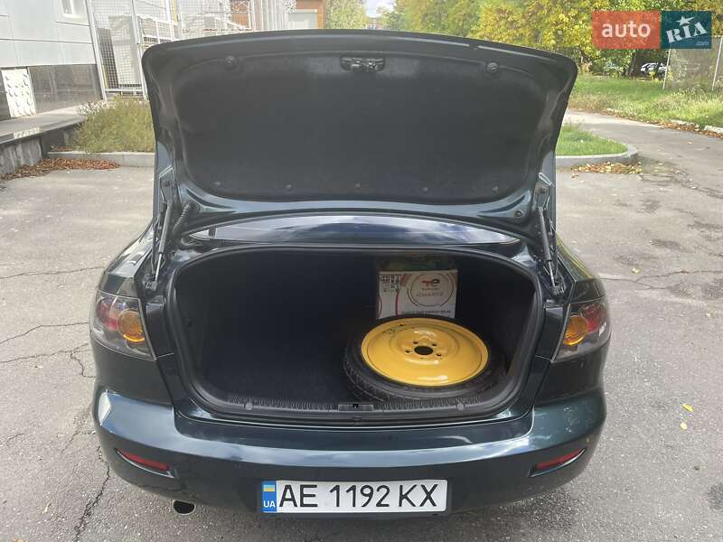 Седан Mazda 3 2005 в Днепре