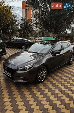 Хэтчбек Mazda 3 2017 в 