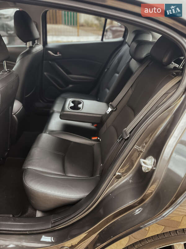 Хэтчбек Mazda 3 2017 в Николаеве