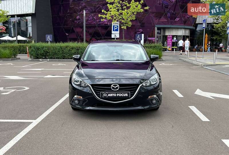 Седан Mazda 3 2016 в Киеве