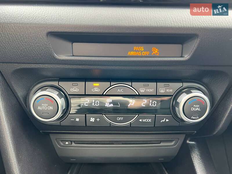 Седан Mazda 3 2016 в Киеве