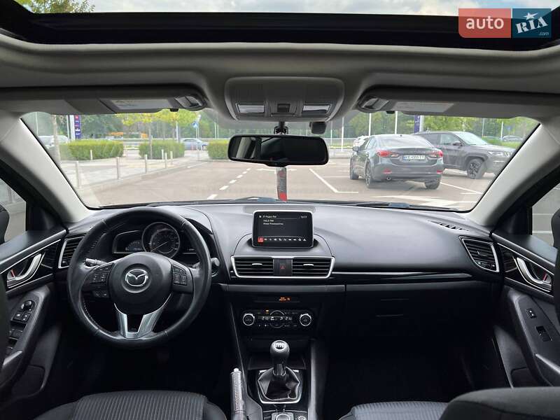 Седан Mazda 3 2016 в Киеве