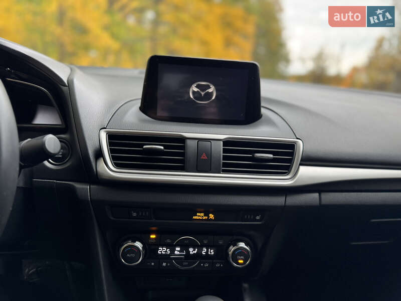 Седан Mazda 3 2018 в Харькове