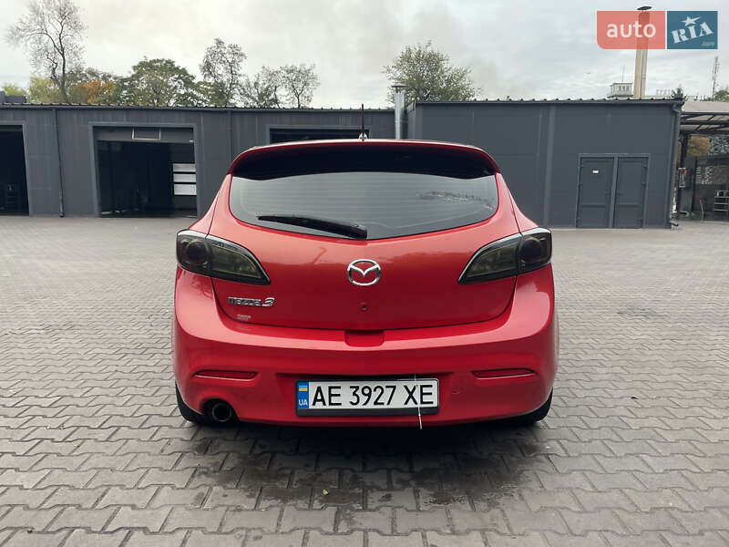 Хэтчбек Mazda 3 2011 в Каменском