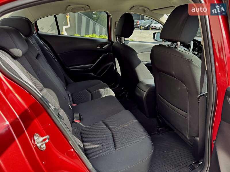 Седан Mazda 3 2016 в Львове
