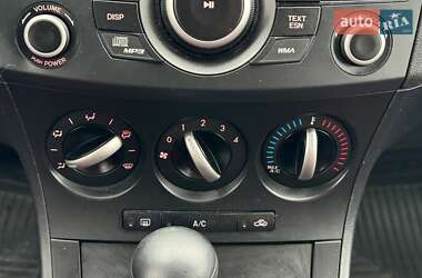 Седан Mazda 3 2012 в 