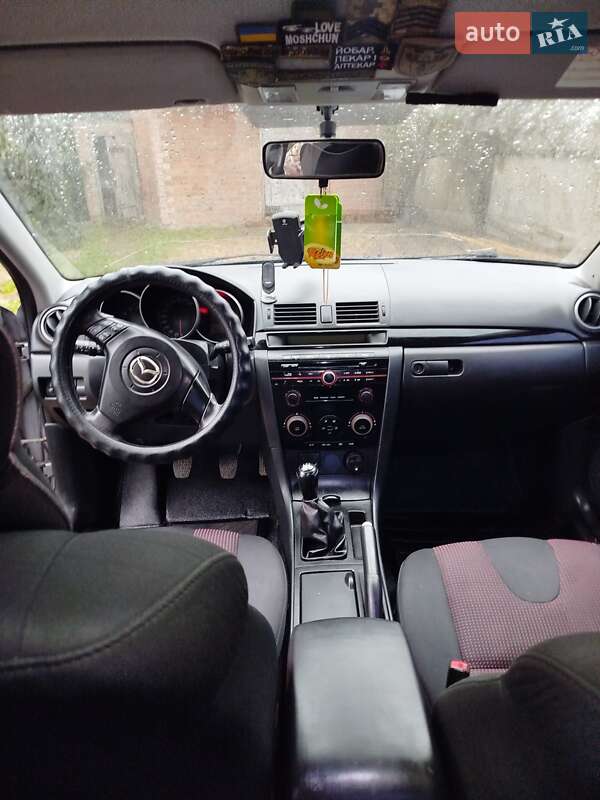 Седан Mazda 3 2005 в Ровно