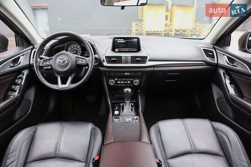 Хэтчбек Mazda 3 2017 в Киеве