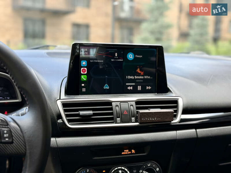 Седан Mazda 3 2013 в Ивано-Франковске
